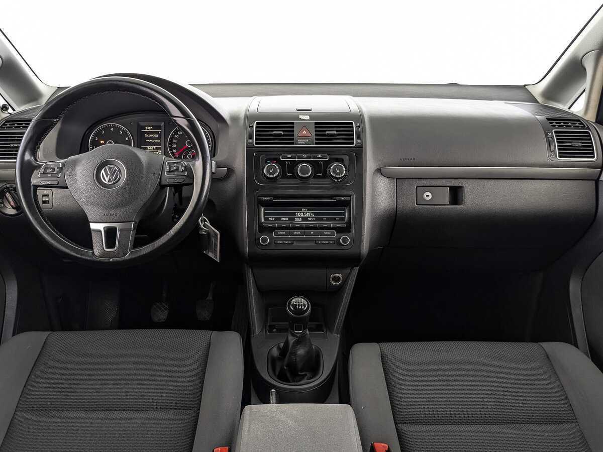 Купить Volkswagen Touran с пробегом. Фото: #9