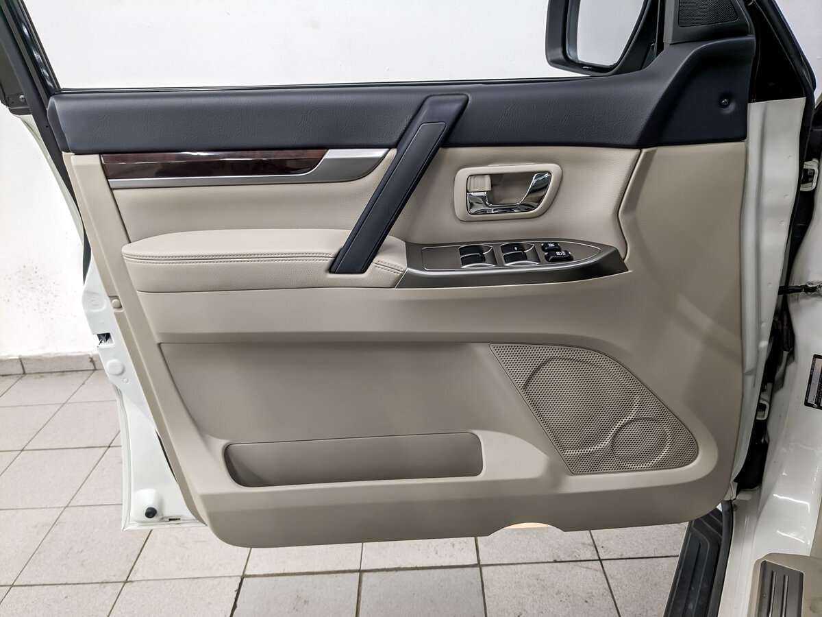 Купить Mitsubishi Pajero с пробегом. Фото: #14