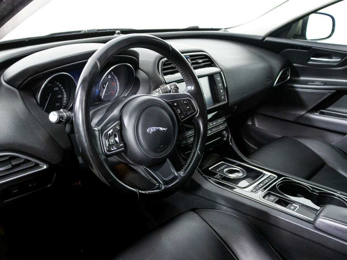 Купить Jaguar XE с пробегом. Фото: #10