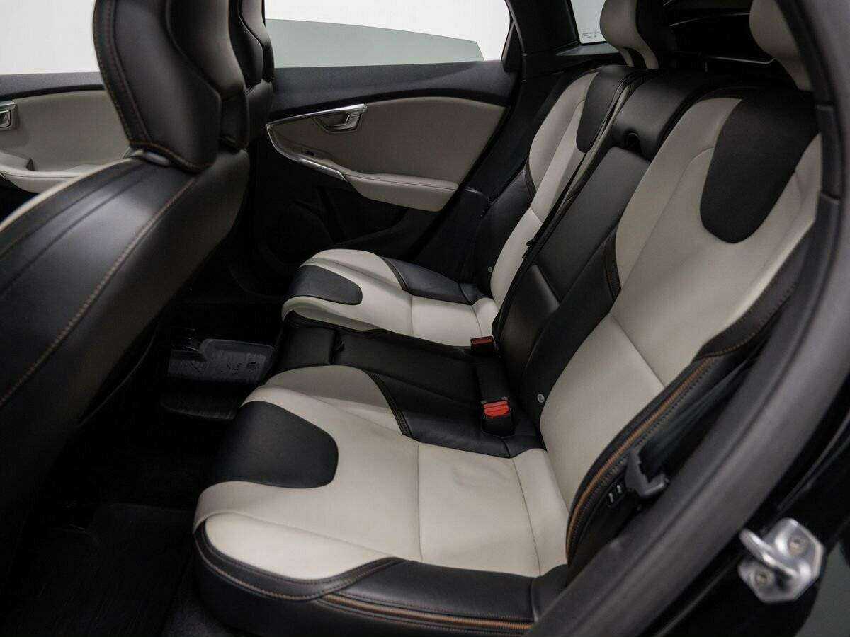 Купить Volvo V40 Cross Country с пробегом. Фото: #9