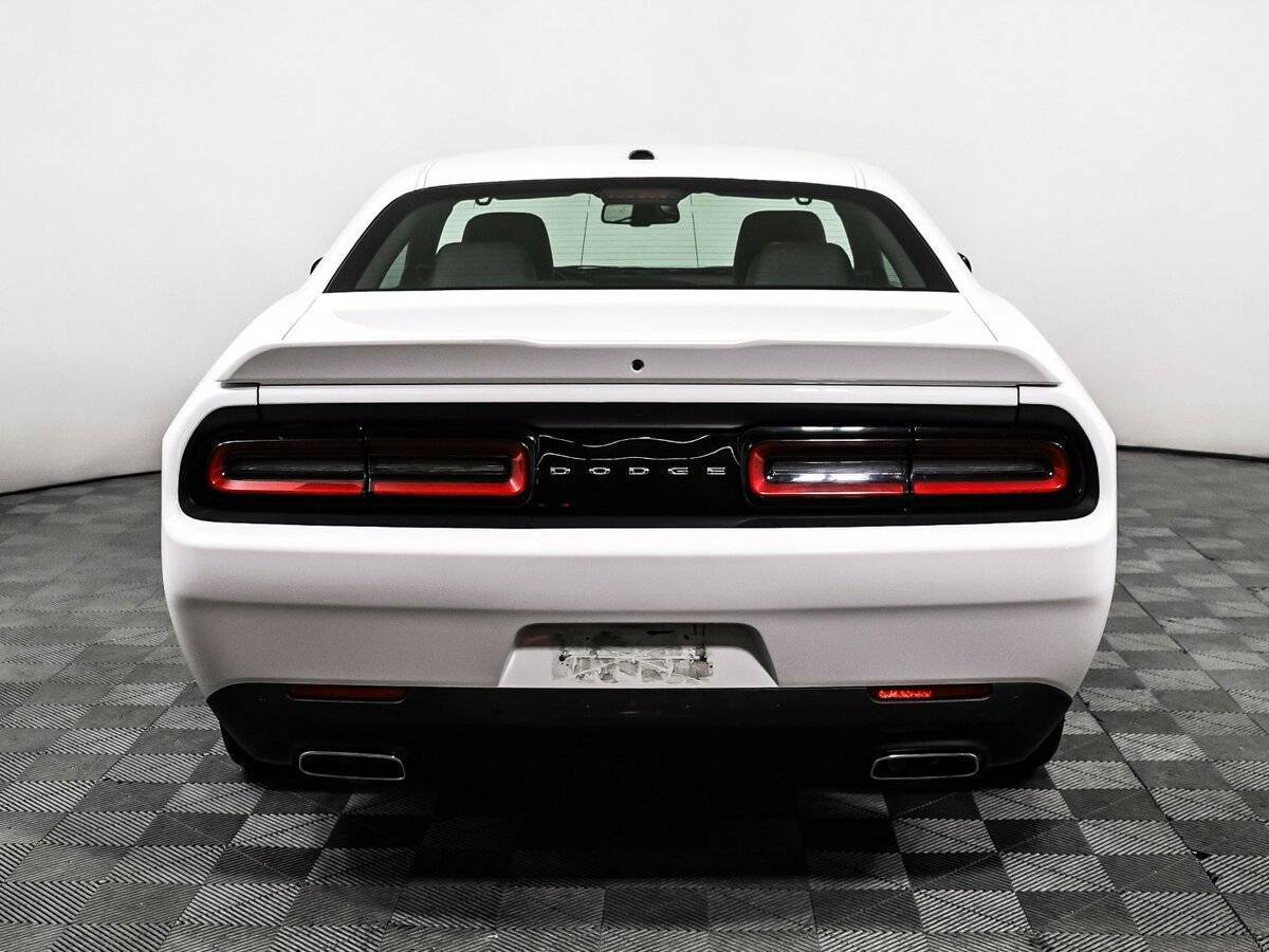Купить Dodge Challenger с пробегом. Фото: #5