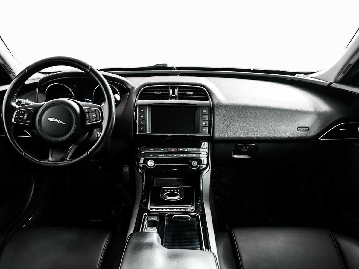 Купить Jaguar XE с пробегом. Фото: #10