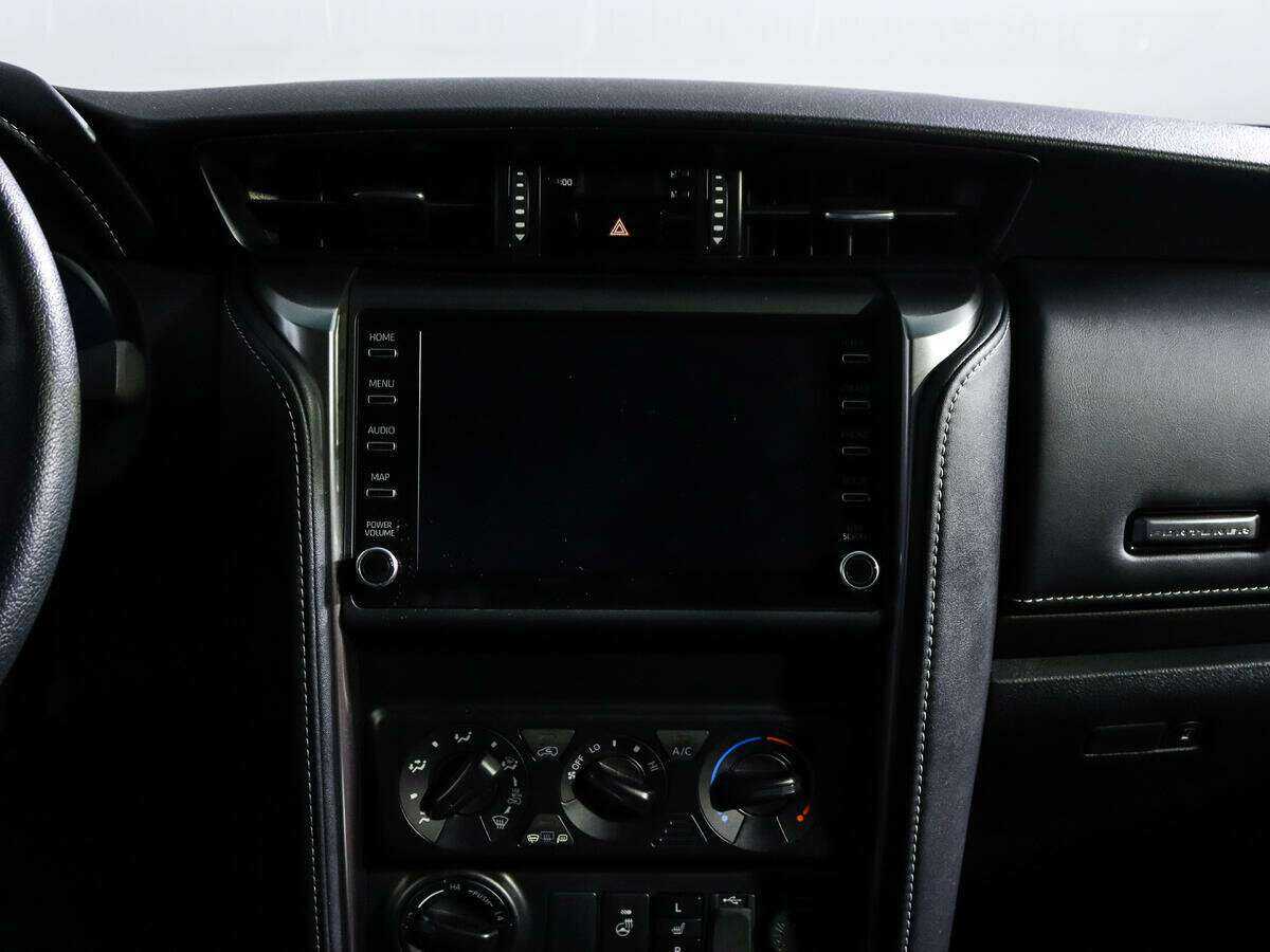 Купить Toyota Fortuner с пробегом. Фото: #10