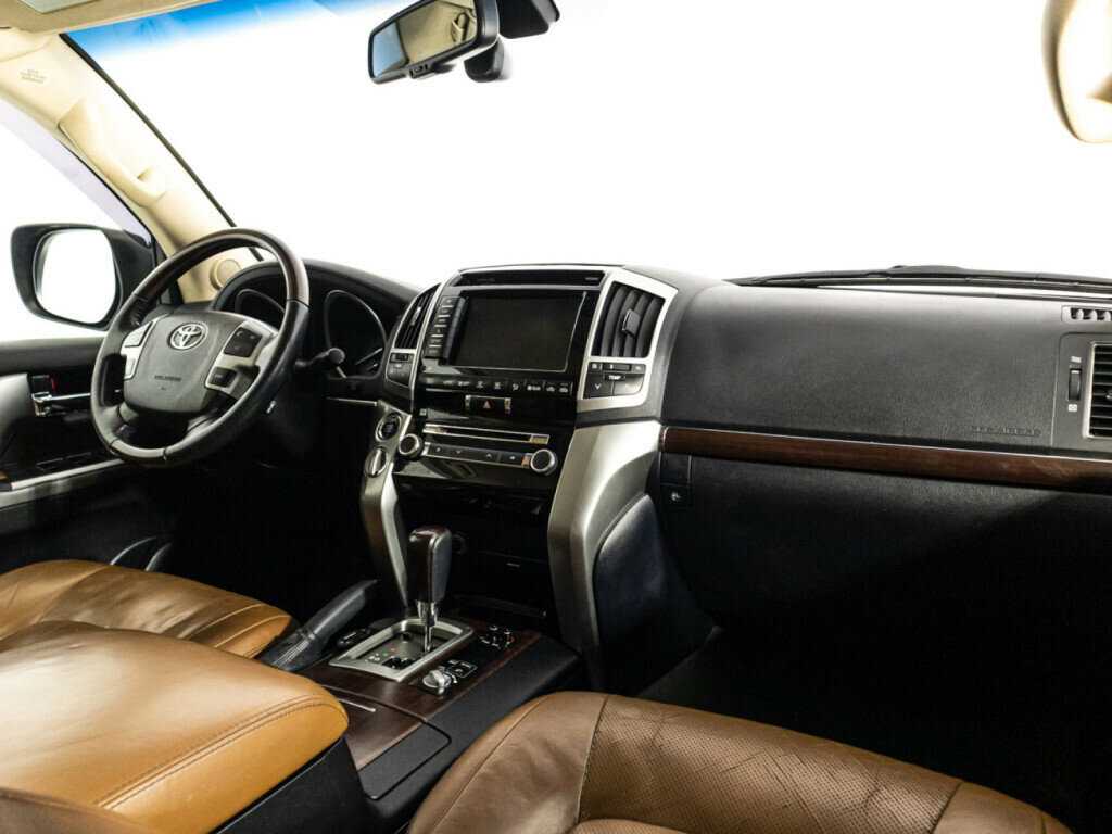 Купить Toyota Land Cruiser с пробегом. Фото: #8