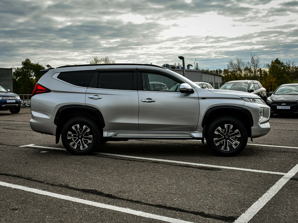 Купить Mitsubishi Montero Sport с пробегом. Фото: #3