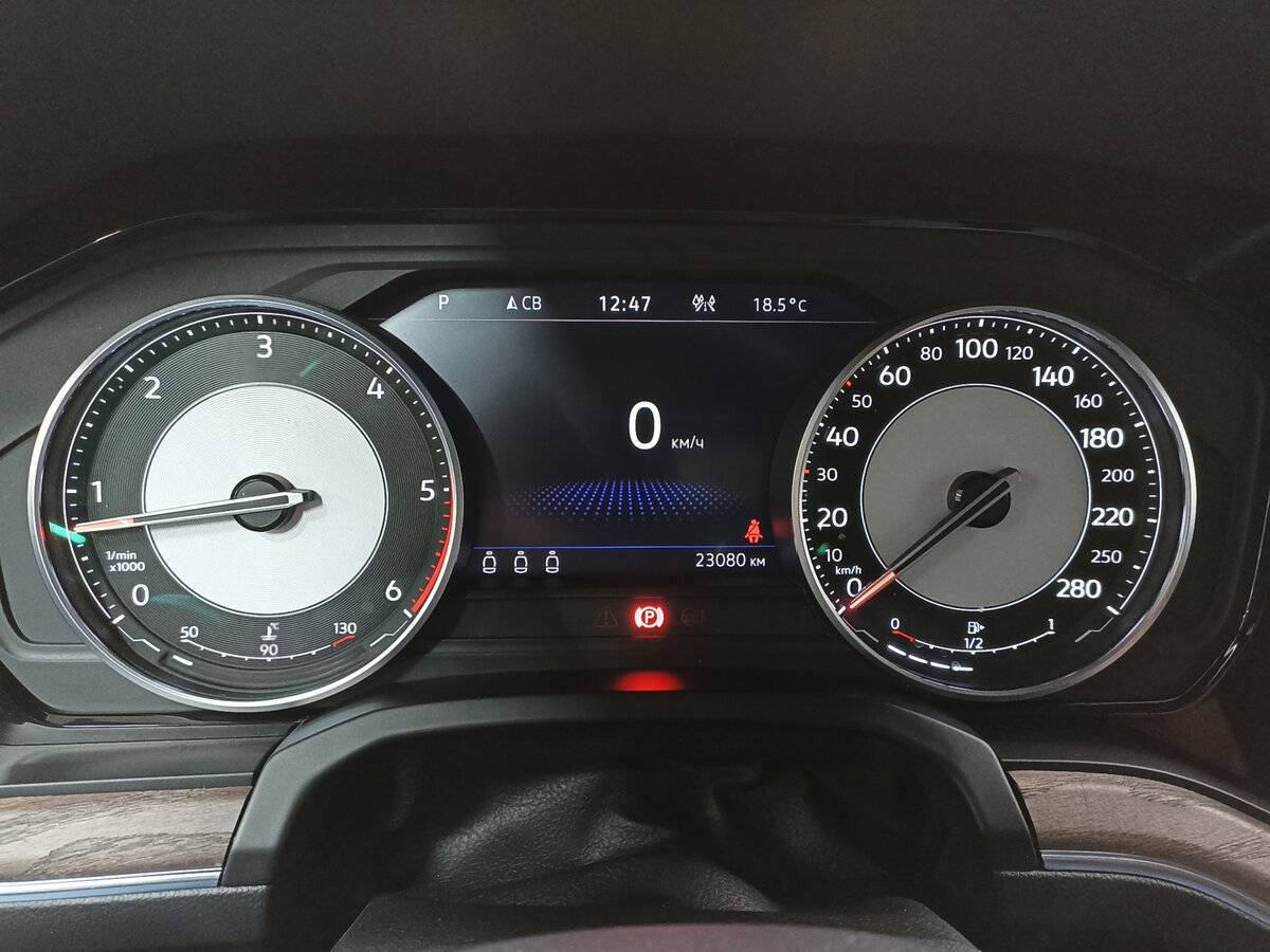 Купить Volkswagen Touareg с пробегом. Фото: #12