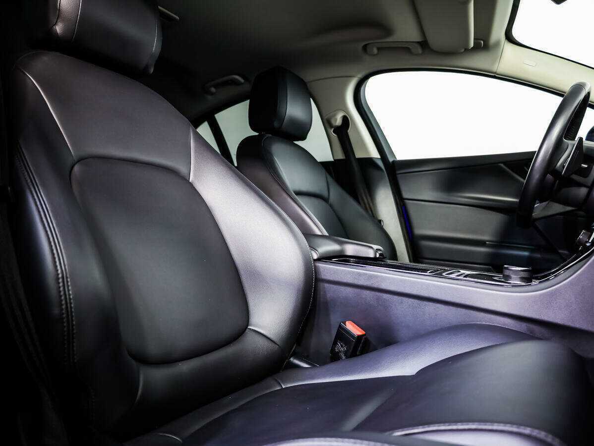 Купить Jaguar XE с пробегом. Фото: #11