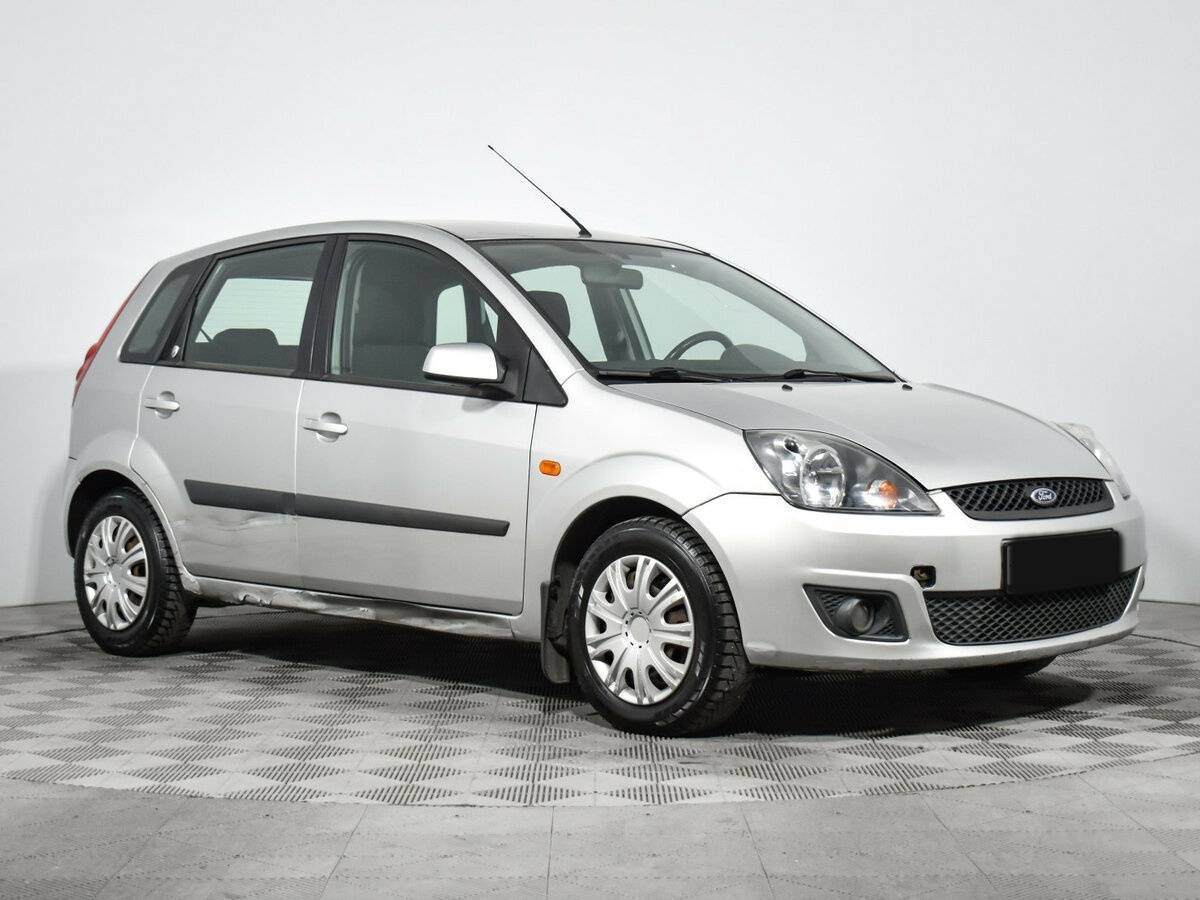 Купить Ford Fiesta с пробегом. Фото: #2