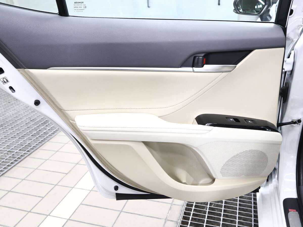 Купить Toyota Camry с пробегом. Фото: #10