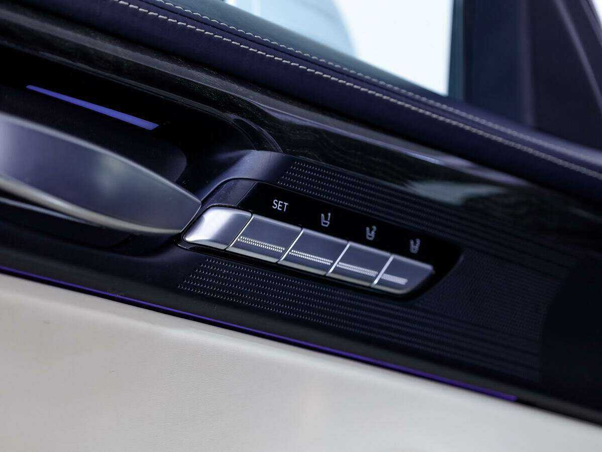 Купить Genesis G90 с пробегом. Фото: #17
