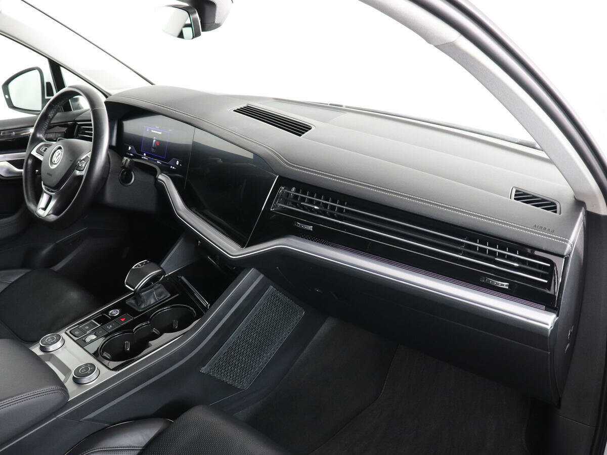 Купить Volkswagen Touareg с пробегом. Фото: #10