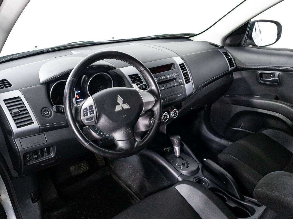 Купить Mitsubishi Outlander с пробегом. Фото: #10