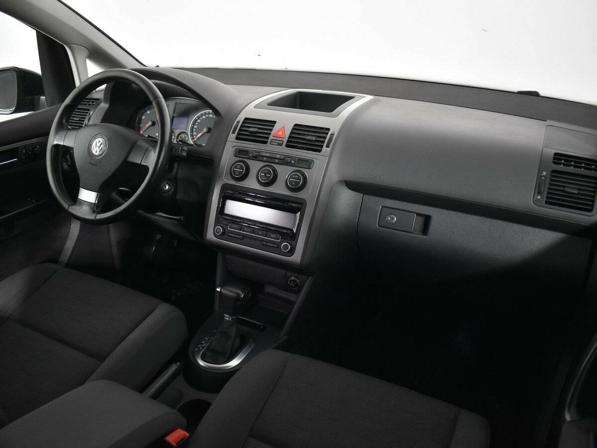 Купить Volkswagen Touran с пробегом. Фото: #9
