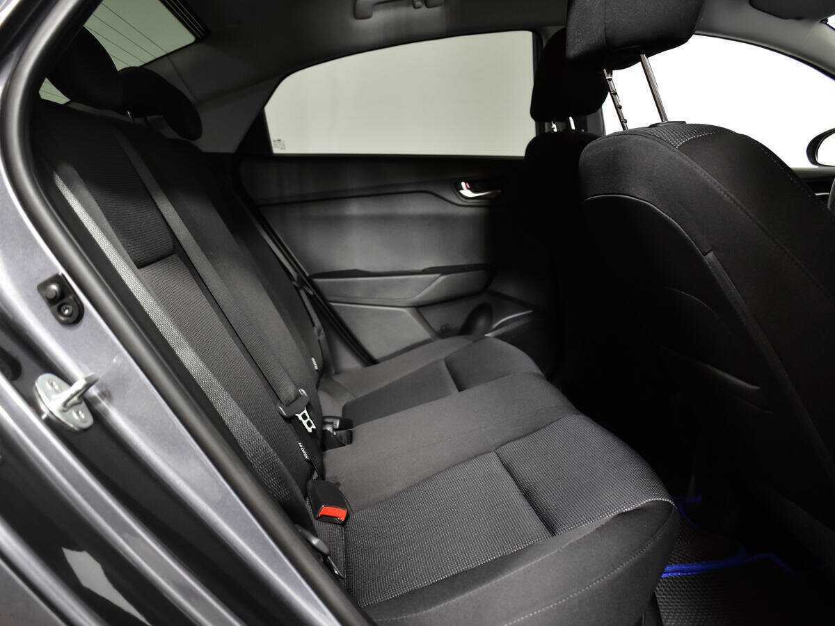 Купить Hyundai Solaris с пробегом. Фото: #9