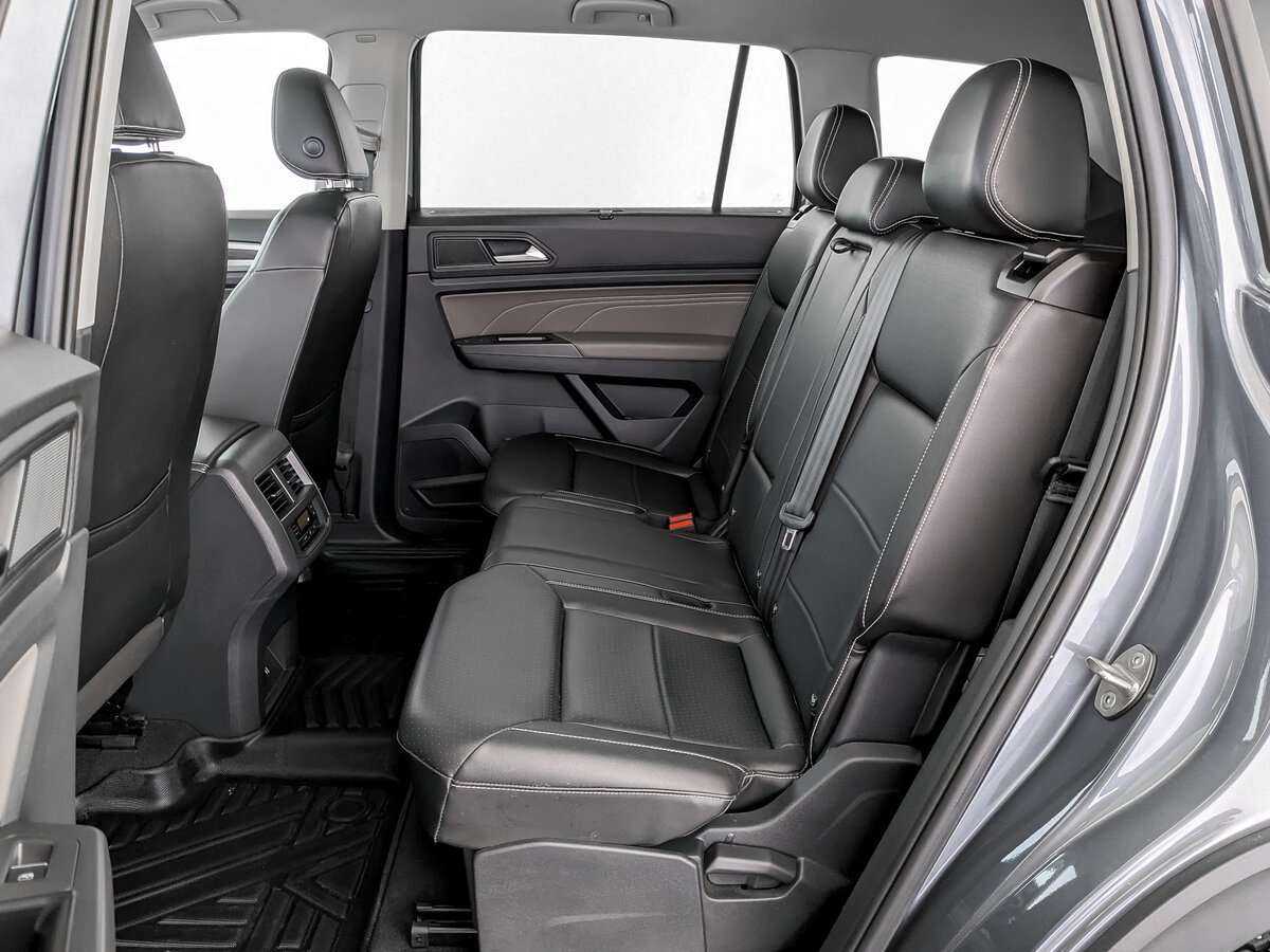 Купить Volkswagen Teramont с пробегом. Фото: #9