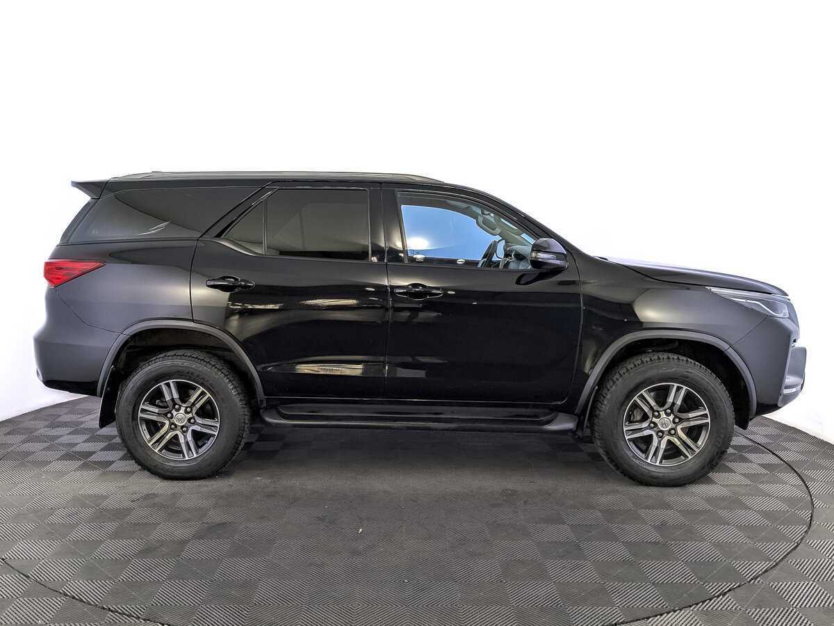 Купить Toyota Fortuner с пробегом. Фото: #3