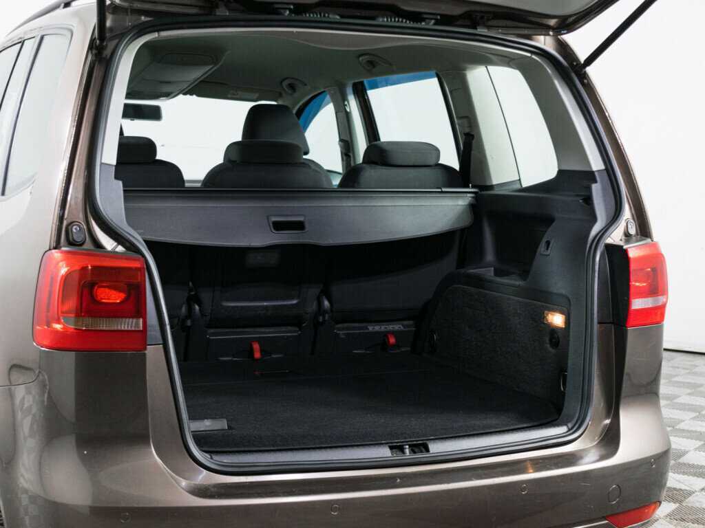 Купить Volkswagen Touran с пробегом. Фото: #6