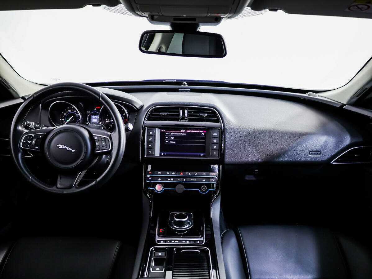 Купить Jaguar XE с пробегом. Фото: #8