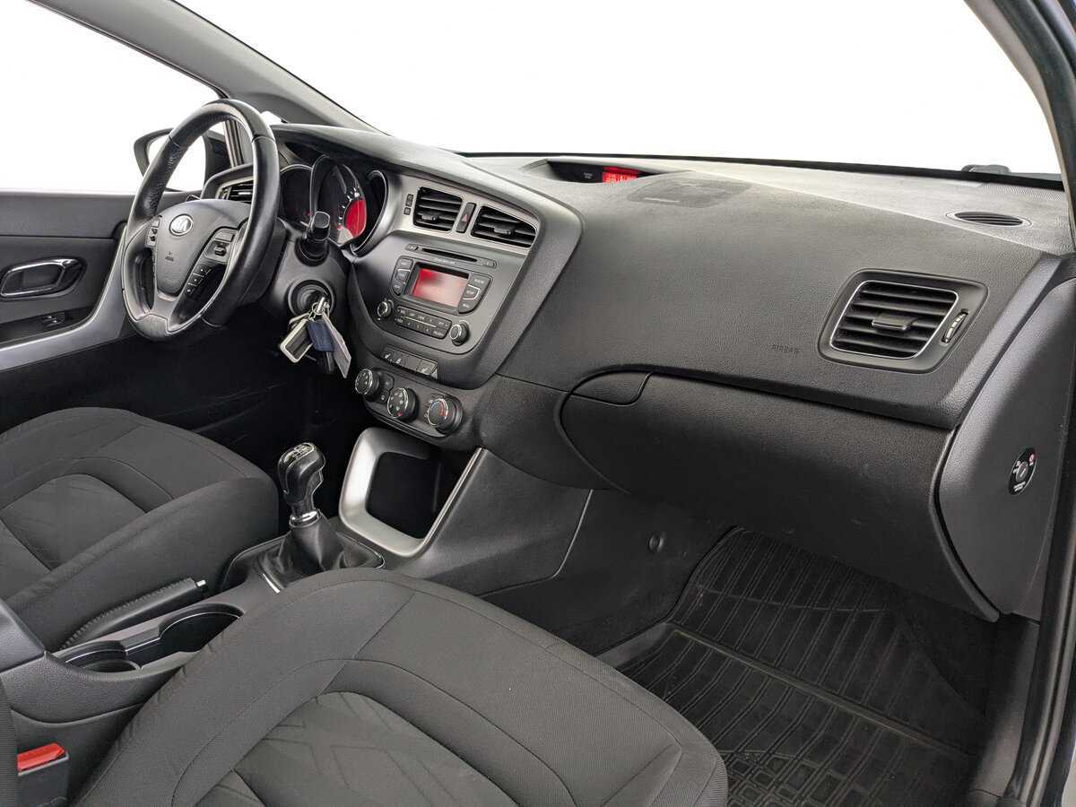 Купить Kia Ceed с пробегом. Фото: #10