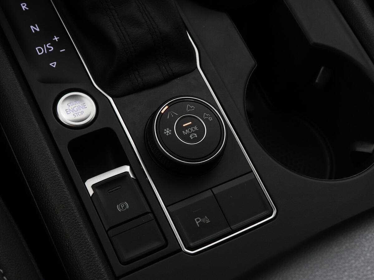 Купить Volkswagen Teramont с пробегом. Фото: #12