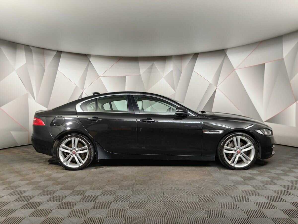 Купить Jaguar XE с пробегом. Фото: #5
