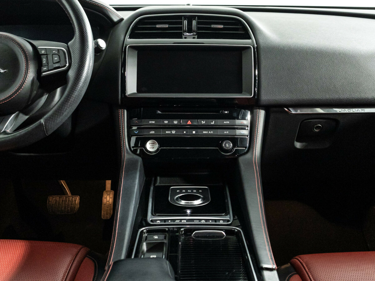 Купить Jaguar F-Pace с пробегом. Фото: #13