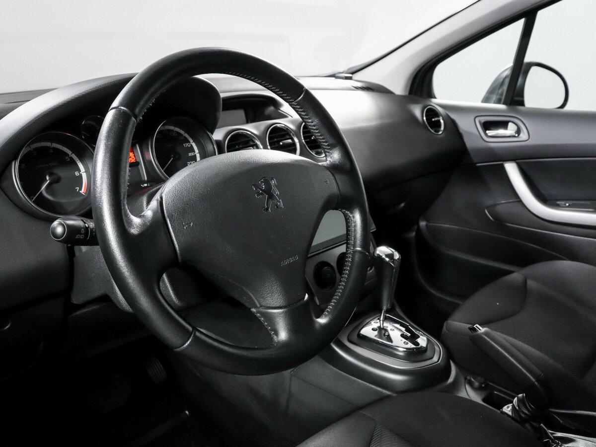Купить Peugeot 308 с пробегом. Фото: #11