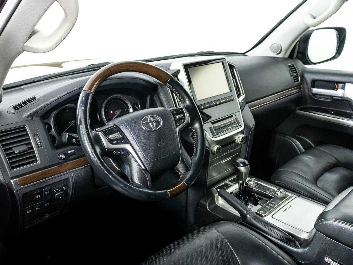Купить Toyota Land Cruiser с пробегом. Фото: #10