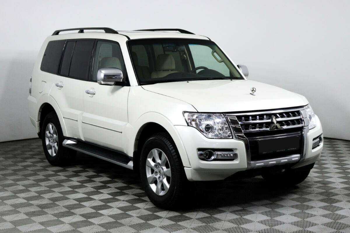 Купить Mitsubishi Pajero с пробегом. Фото: #2