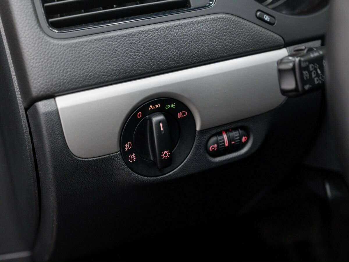 Купить Volkswagen Jetta с пробегом. Фото: #12