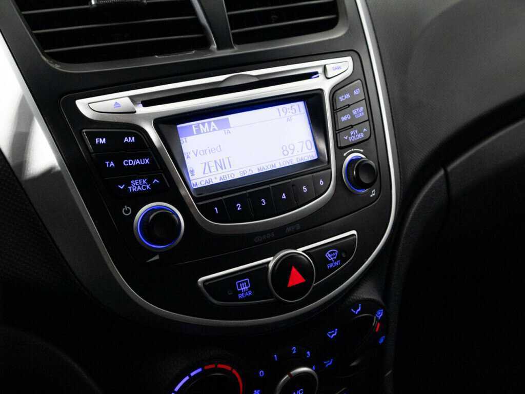 Купить Hyundai Solaris с пробегом. Фото: #14
