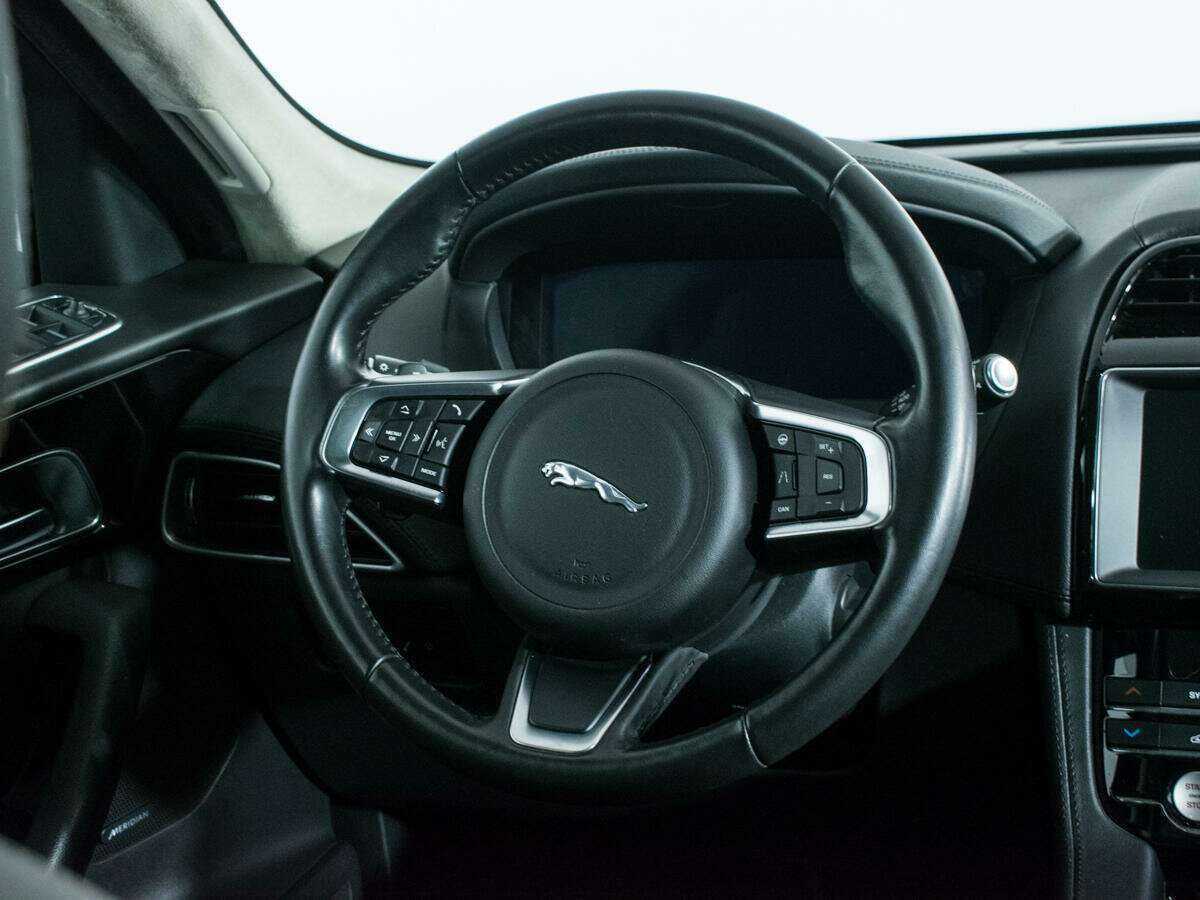 Купить Jaguar F-Pace с пробегом. Фото: #11