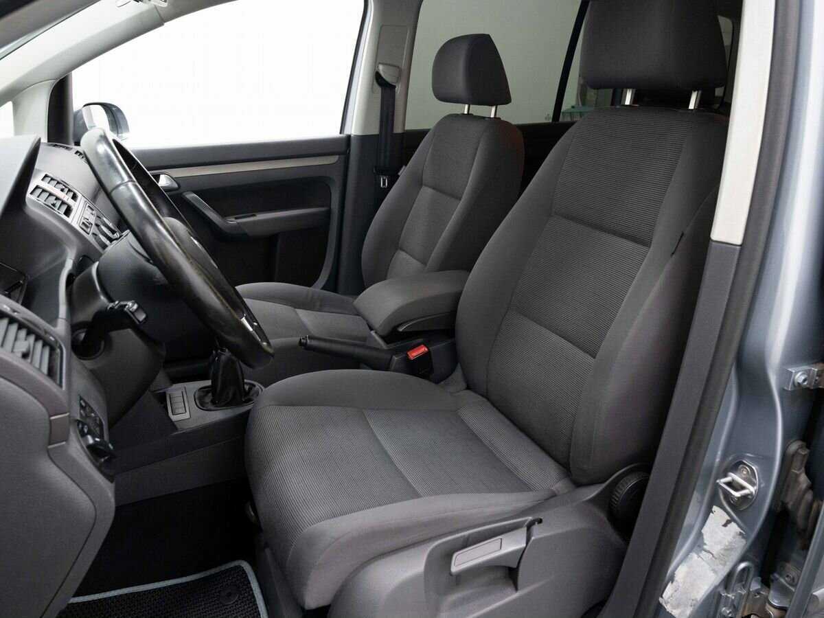Купить Volkswagen Touran с пробегом. Фото: #7