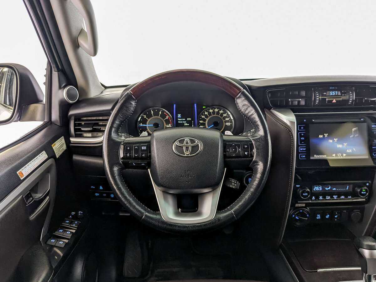 Купить Toyota Fortuner с пробегом. Фото: #17