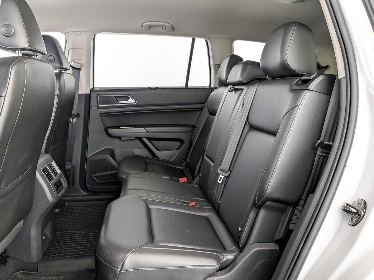 Купить Volkswagen Teramont с пробегом. Фото: #11