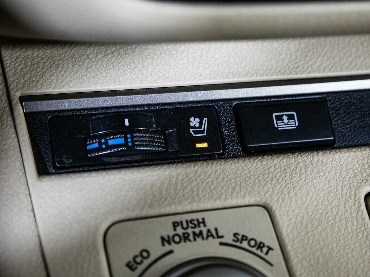 Купить Lexus ES с пробегом. Фото: #15