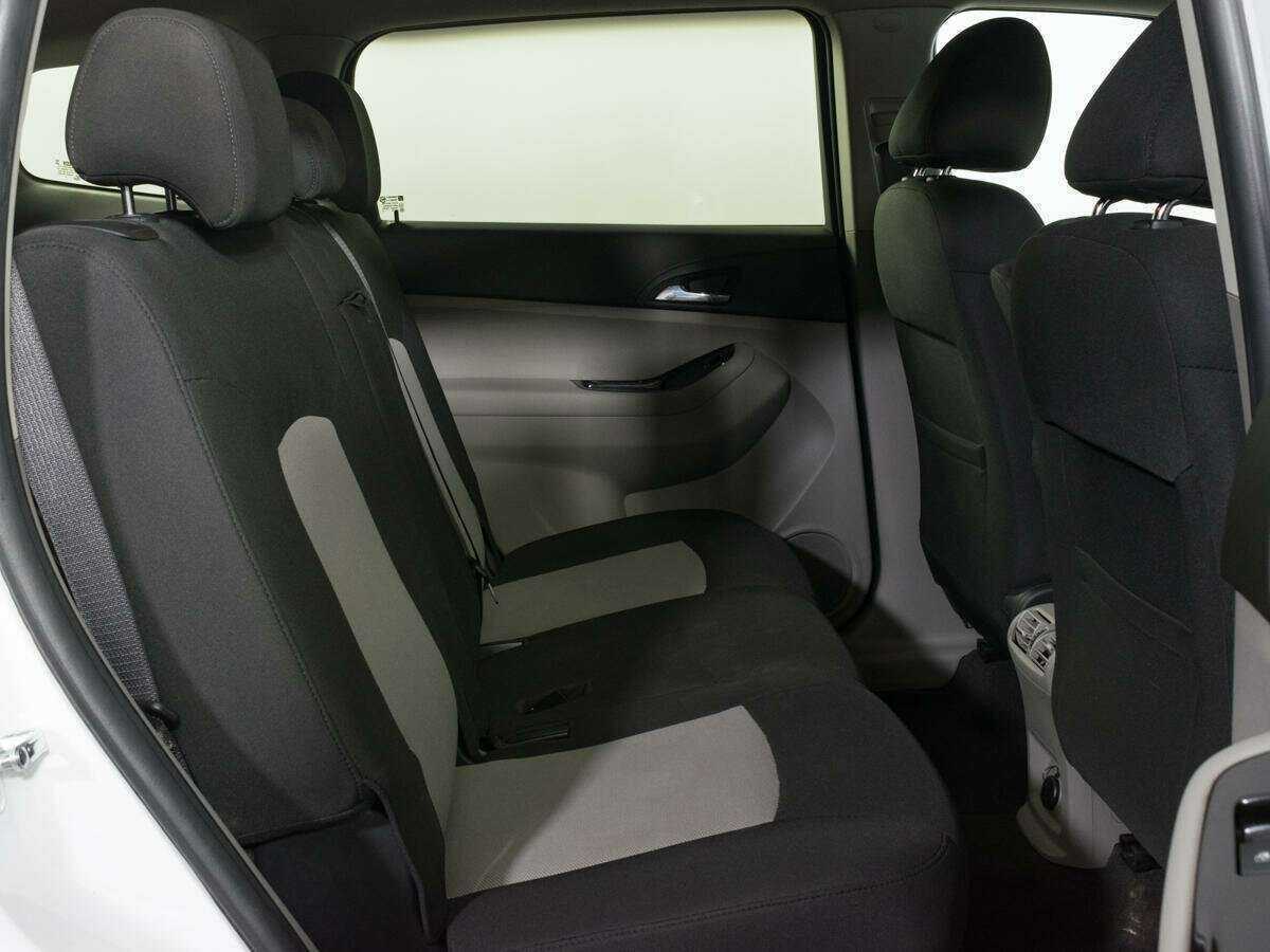 Купить Chevrolet Orlando с пробегом. Фото: #9