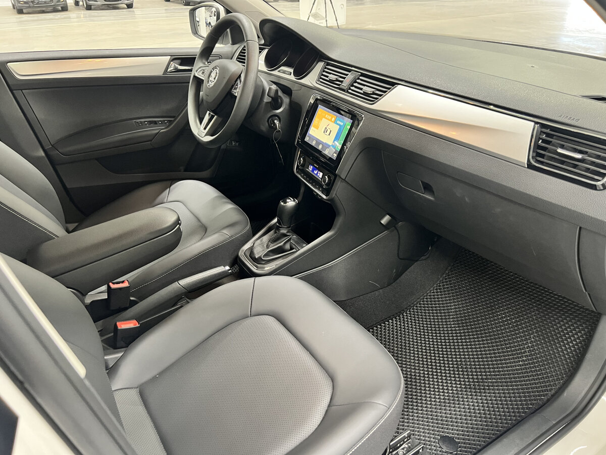Купить Skoda Rapid с пробегом. Фото: #9