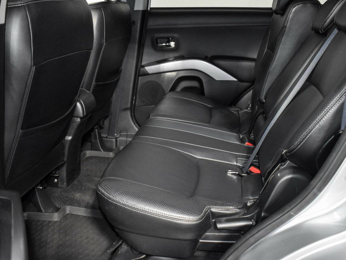 Купить Mitsubishi Outlander с пробегом. Фото: #10