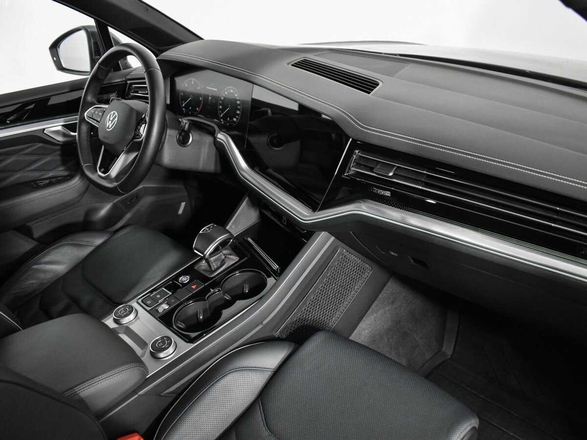 Купить Volkswagen Touareg с пробегом. Фото: #12