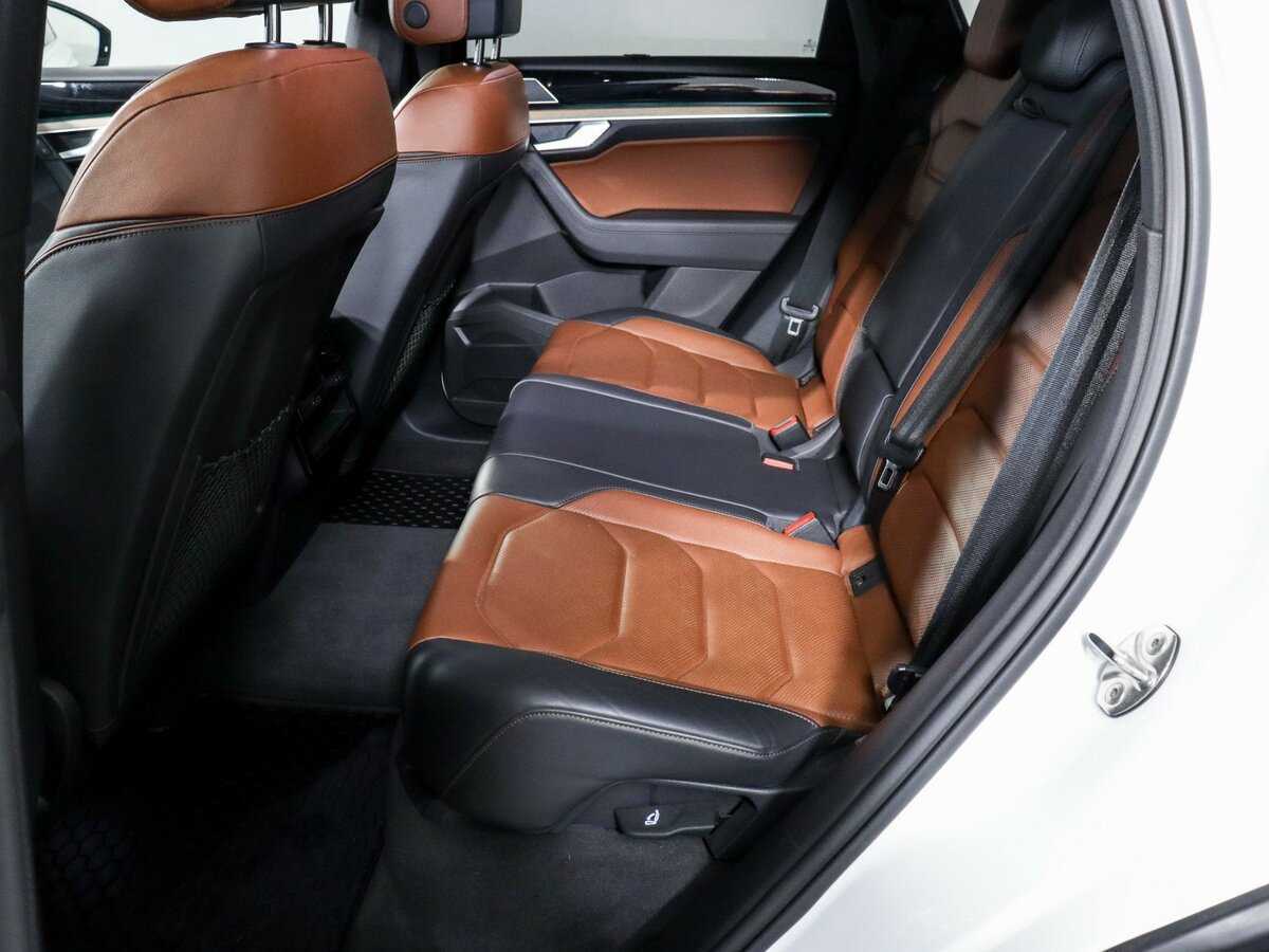 Купить Volkswagen Touareg с пробегом. Фото: #9