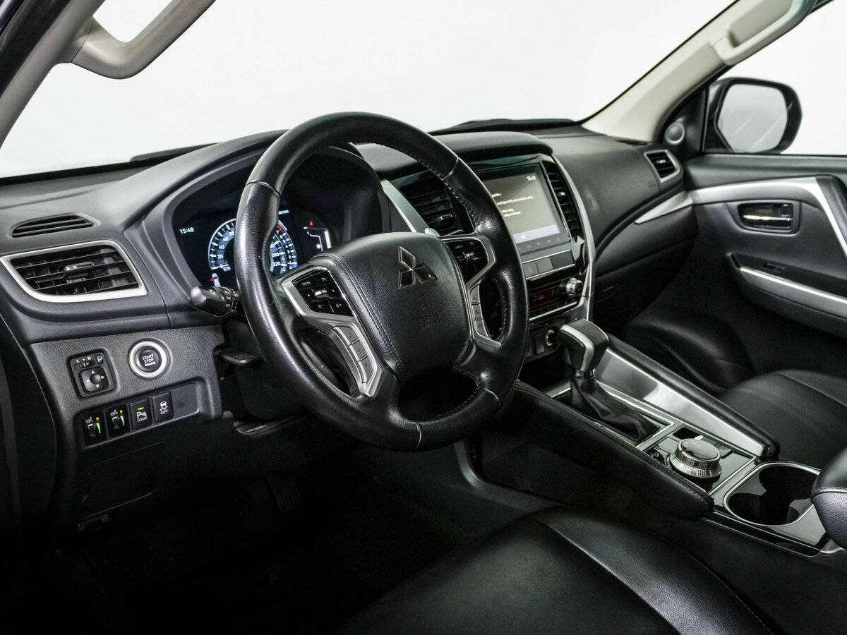 Купить Mitsubishi Montero Sport с пробегом. Фото: #9