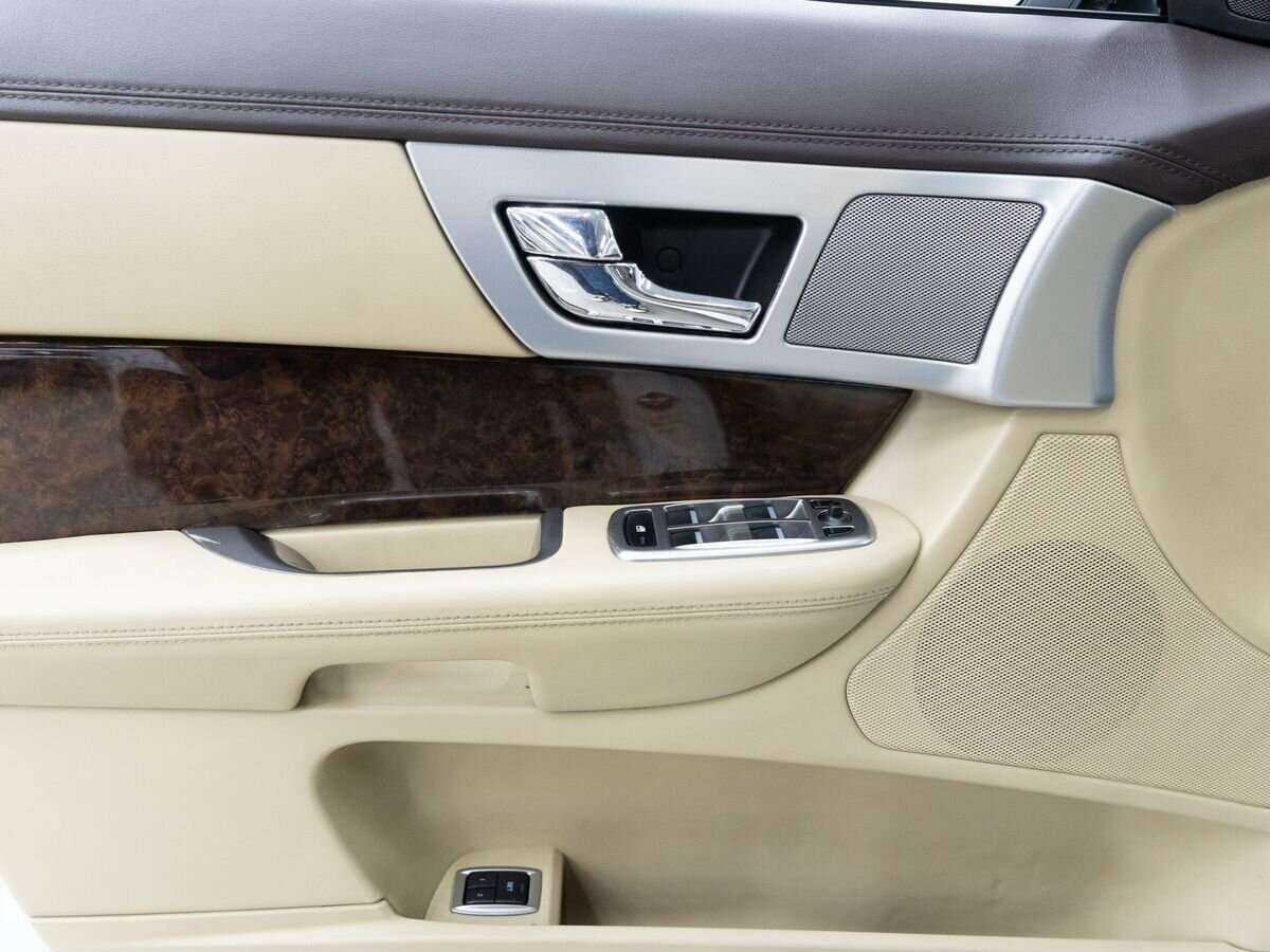 Купить Jaguar XF с пробегом. Фото: #14