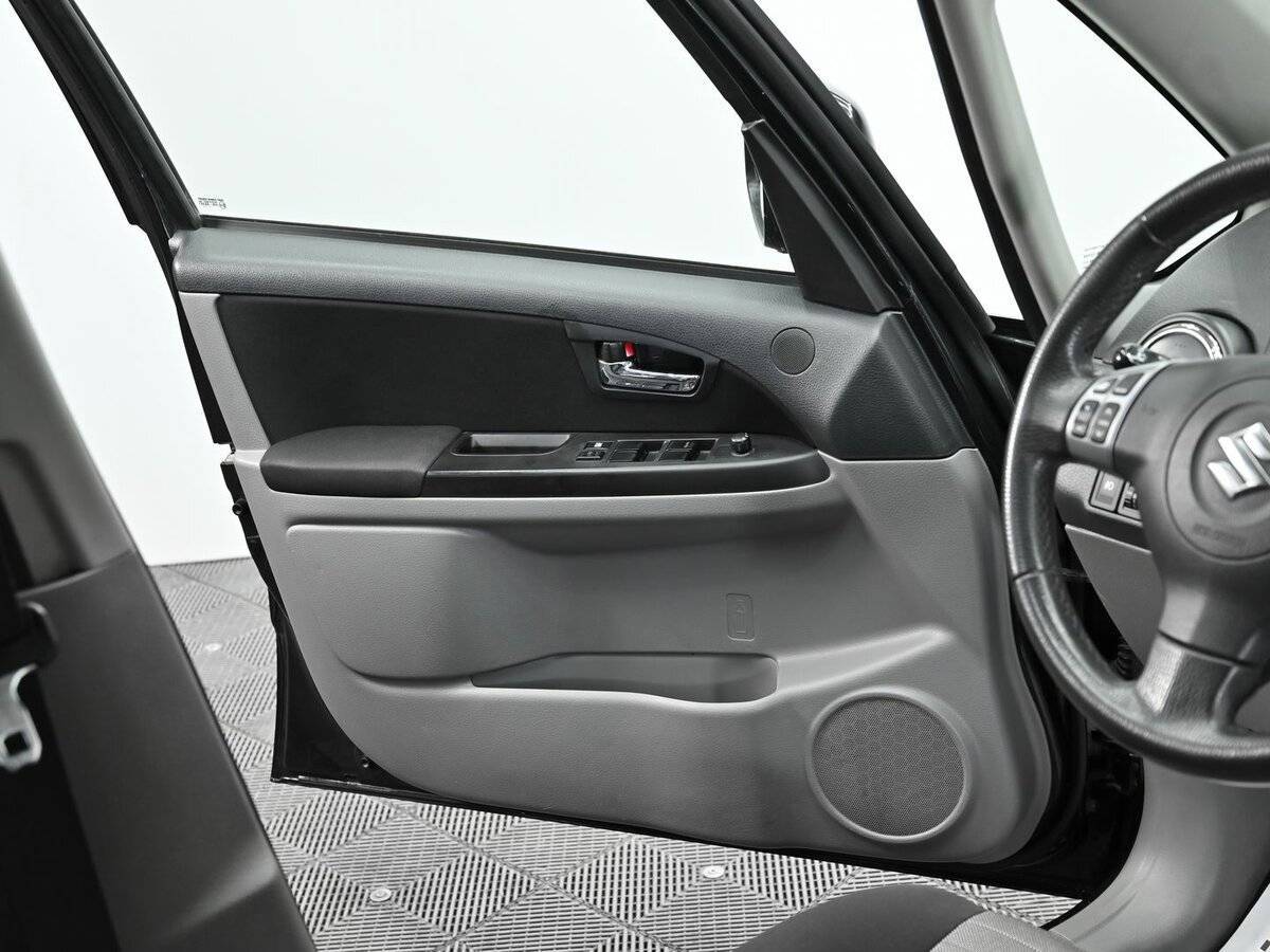 Купить Suzuki SX4 с пробегом. Фото: #5