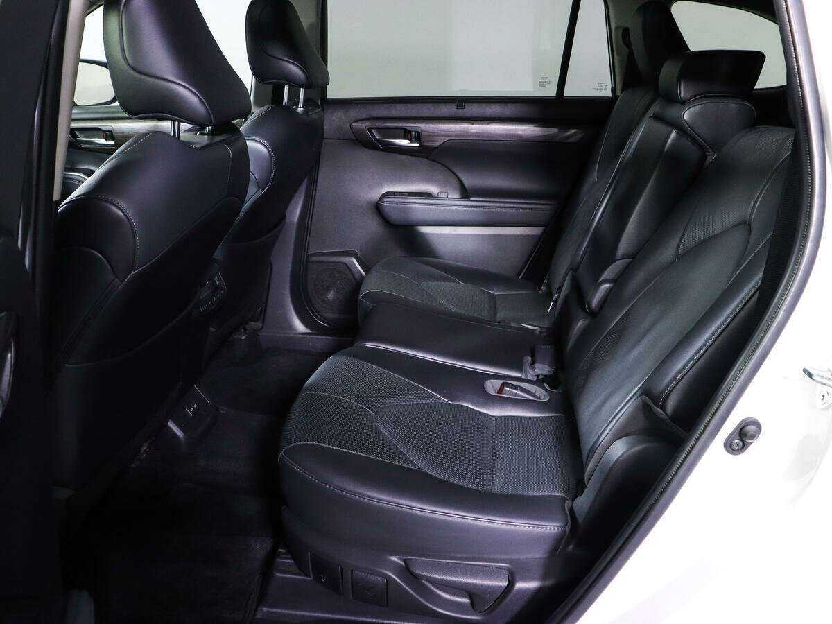 Купить Toyota Highlander с пробегом. Фото: #7