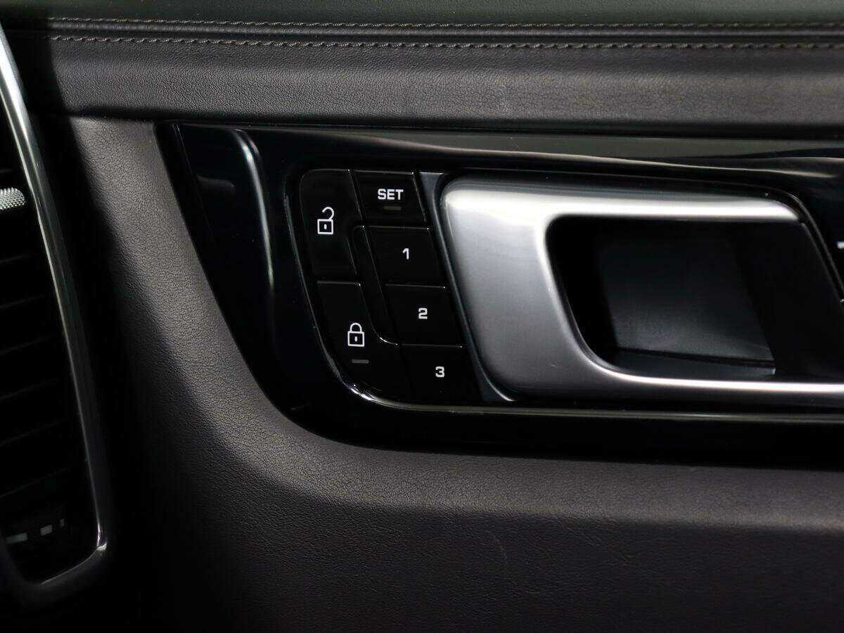 Купить Porsche Cayenne с пробегом. Фото: #21