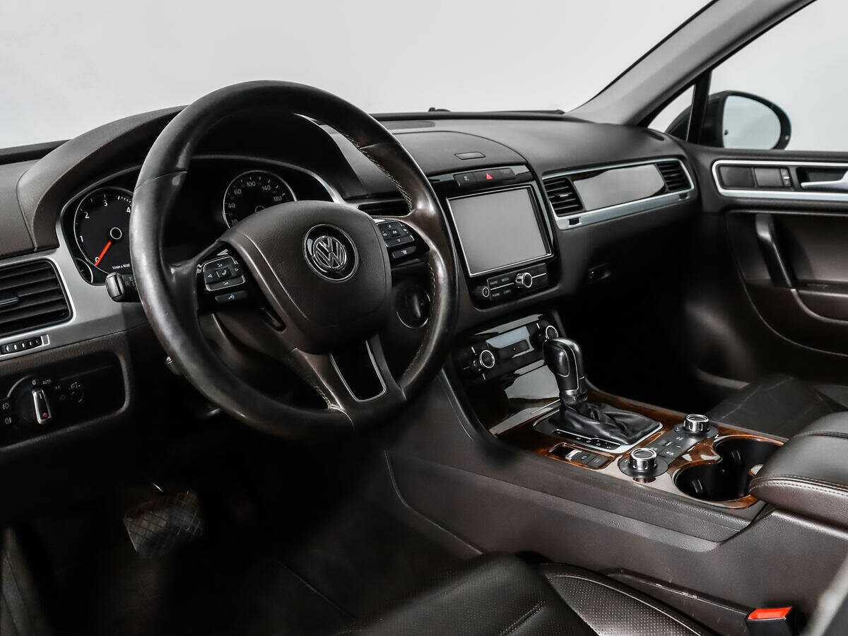 Купить Volkswagen Touareg с пробегом. Фото: #8