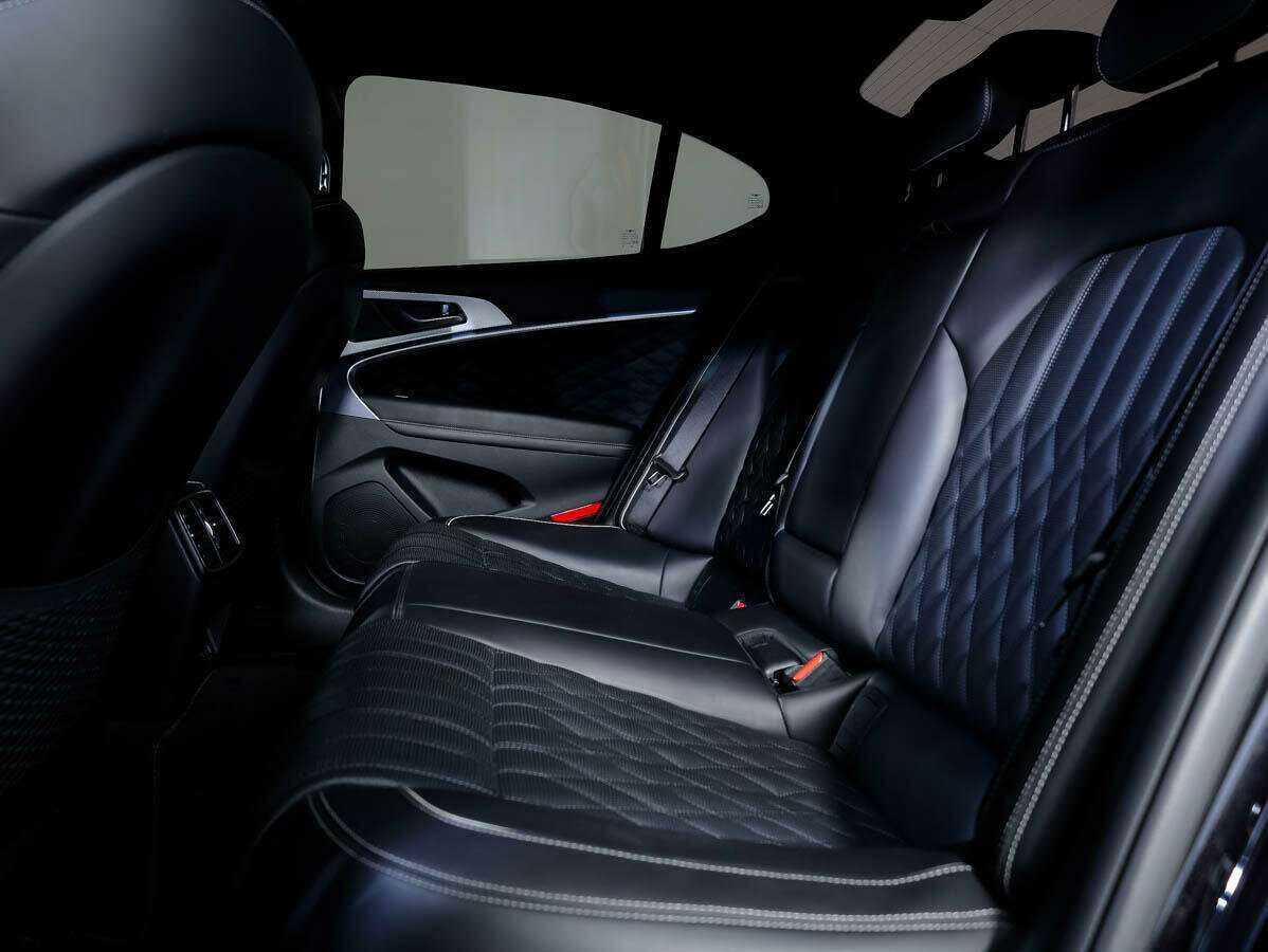 Купить Genesis G70 с пробегом. Фото: #12