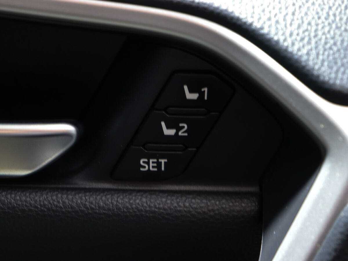Купить Toyota RAV4 с пробегом. Фото: #24