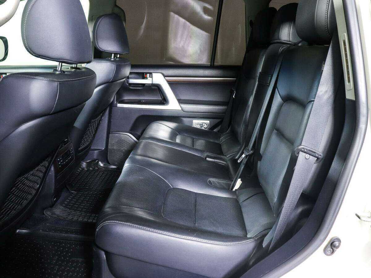 Купить Toyota Land Cruiser с пробегом. Фото: #7